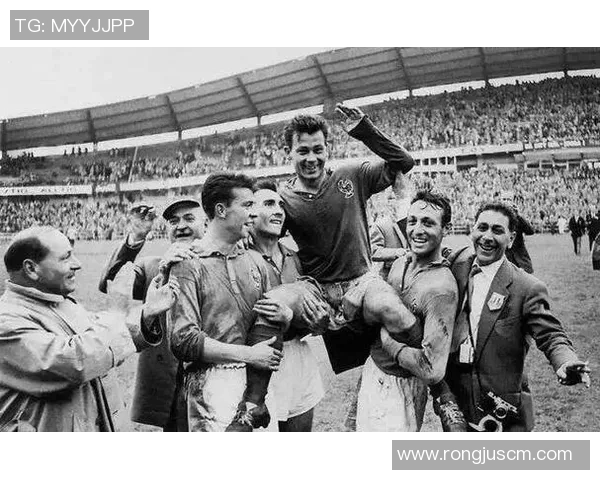 追忆绿茵场上的传奇足坛巨星离世带来的无尽哀伤与怀念 追忆绿茵场上的传奇足坛巨星离世带来的无尽哀伤与怀念