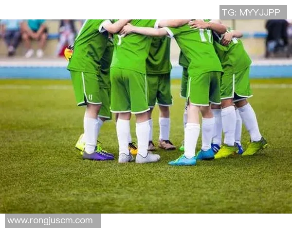 足球明星人物关系全景图揭示球场背后的友谊与竞争故事 足球明星人物关系全景图揭示球场背后的友谊与竞争故事