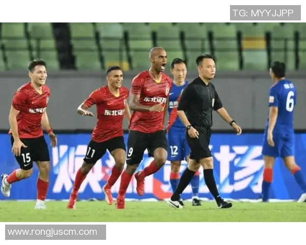 重庆足球队强势领跑城市联赛积分榜以84分稳居第一位 重庆足球队强势领跑城市联赛积分榜以84分稳居第一位