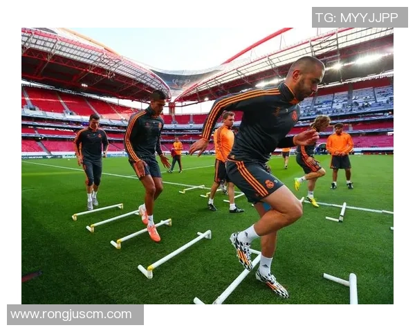 上海足球队耐力表现创新高引发广泛关注与讨论 上海足球队耐力表现创新高引发广泛关注与讨论