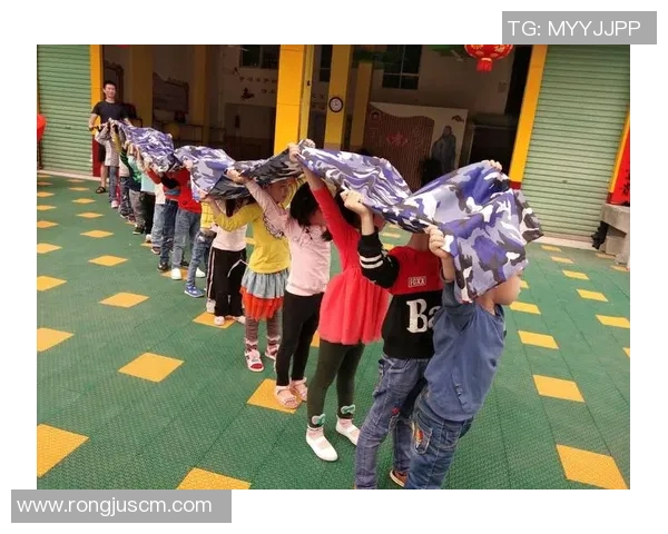 足球明星妻子海娜的迷人风采与生活瞬间全景展示 足球明星妻子海娜的迷人风采与生活瞬间全景展示