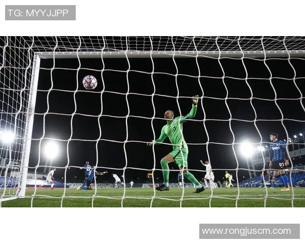 足球明星转身瞬间的魅力展示与精彩瞬间的视觉盛宴 足球明星转身瞬间的魅力展示与精彩瞬间的视觉盛宴