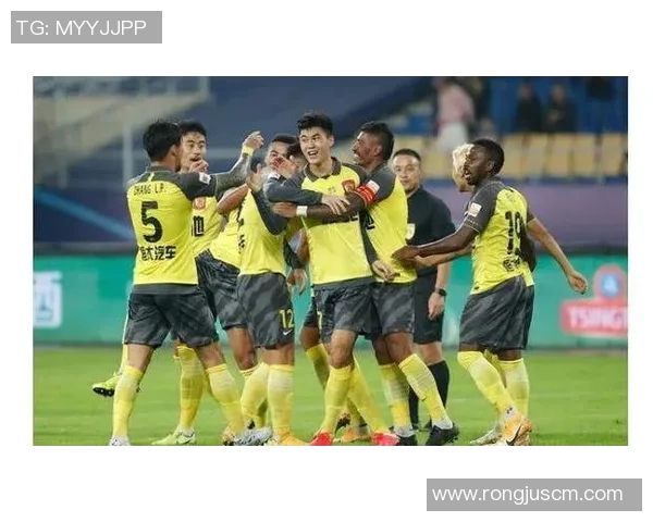 深圳足球队实力引发热议球迷对球队表现的看法与争论